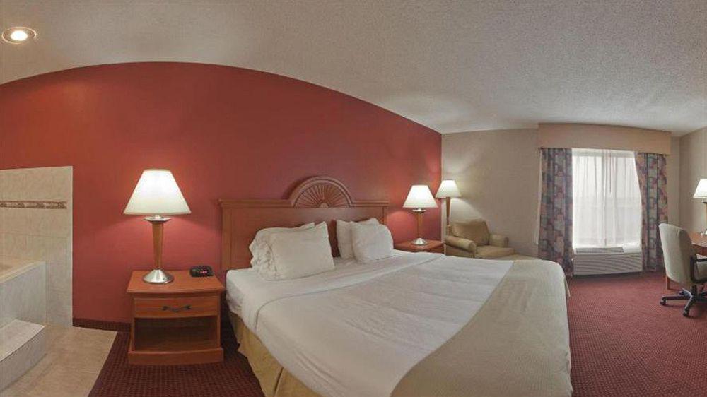 Quality Inn & Suites Lawrenceburg Εξωτερικό φωτογραφία