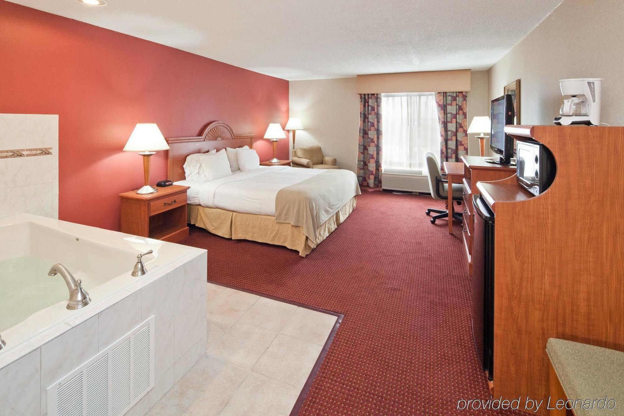 Quality Inn & Suites Lawrenceburg Εξωτερικό φωτογραφία