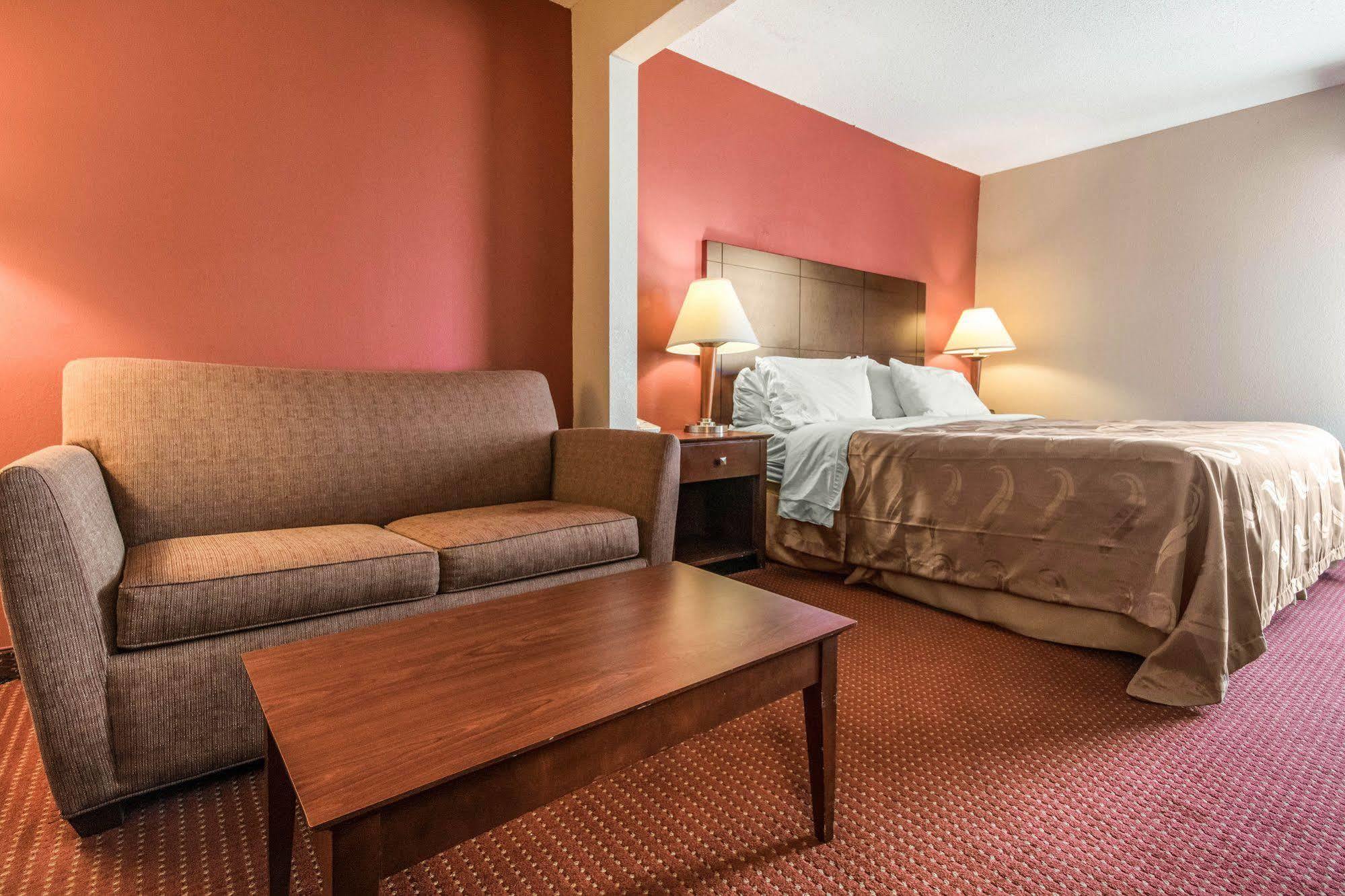 Quality Inn & Suites Lawrenceburg Εξωτερικό φωτογραφία