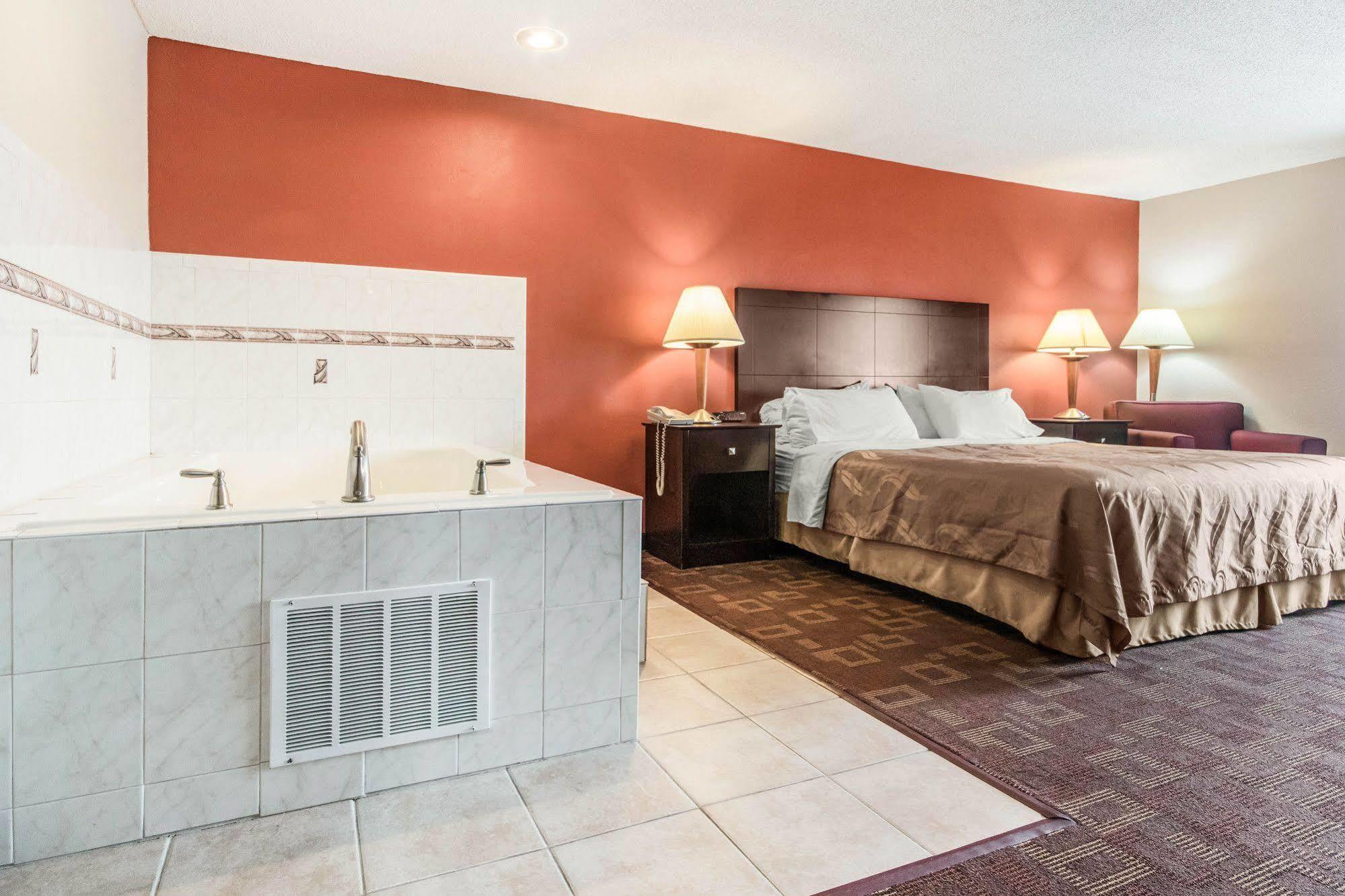 Quality Inn & Suites Lawrenceburg Εξωτερικό φωτογραφία